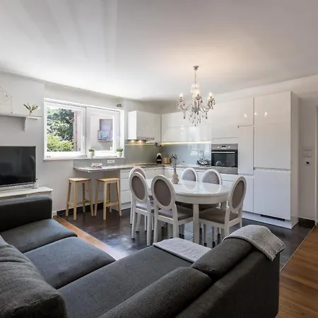 Park With Terrace アパート