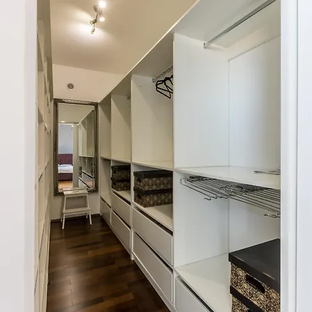 Park With Terrace Split